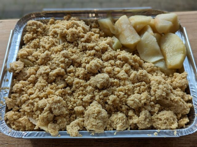 Apple crumble (large)