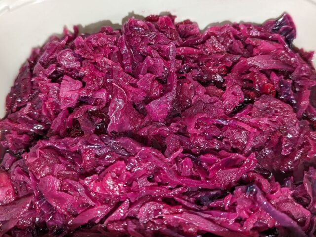 Braised red cabbage